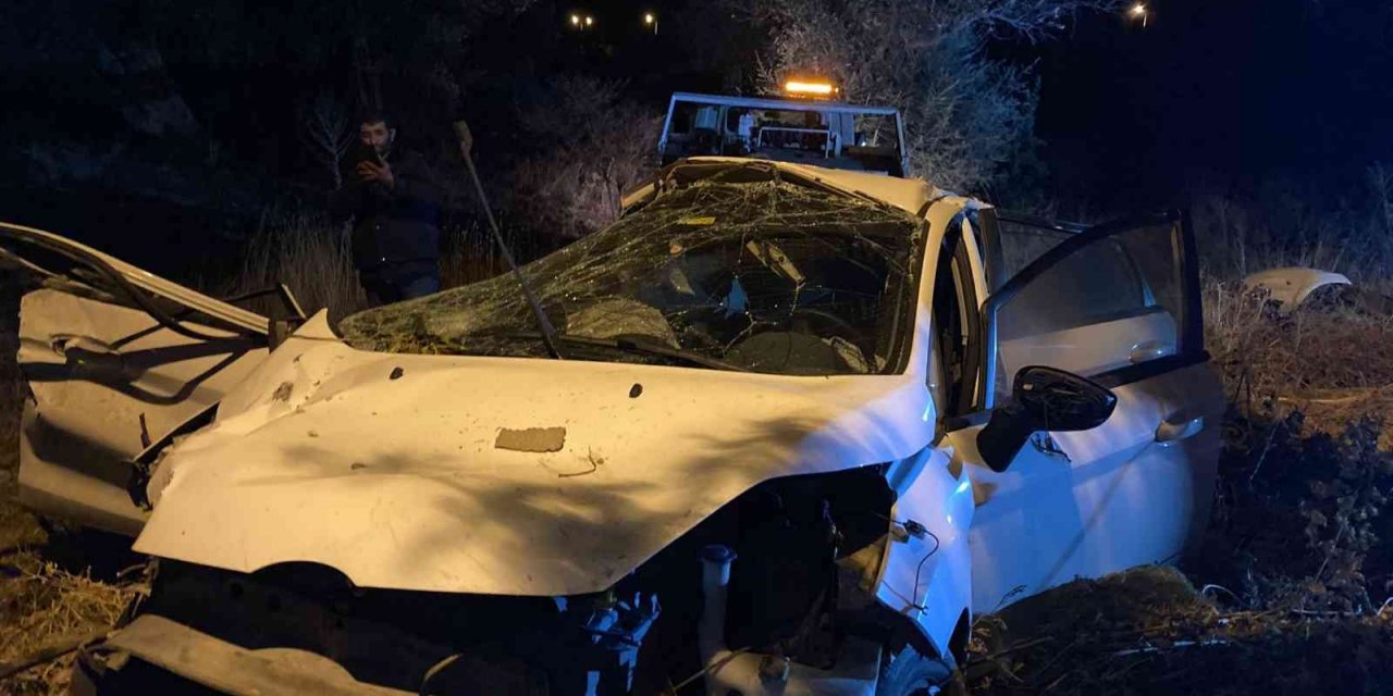 İzmir’de ehliyetsiz gencin kullandığı araç takla attı: 1 ölü, 2 yaralı