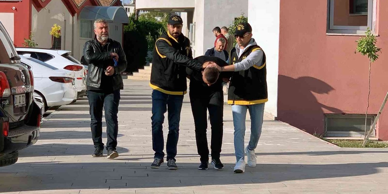 Adana’da bir garip cinayet: Sokakta öldürülen gencin katil zanlısı arkadaşı çıktı