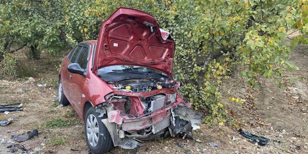 Bursa’da otomobiller kafa kafaya çarpıştı, ortalık savaş alanına döndü