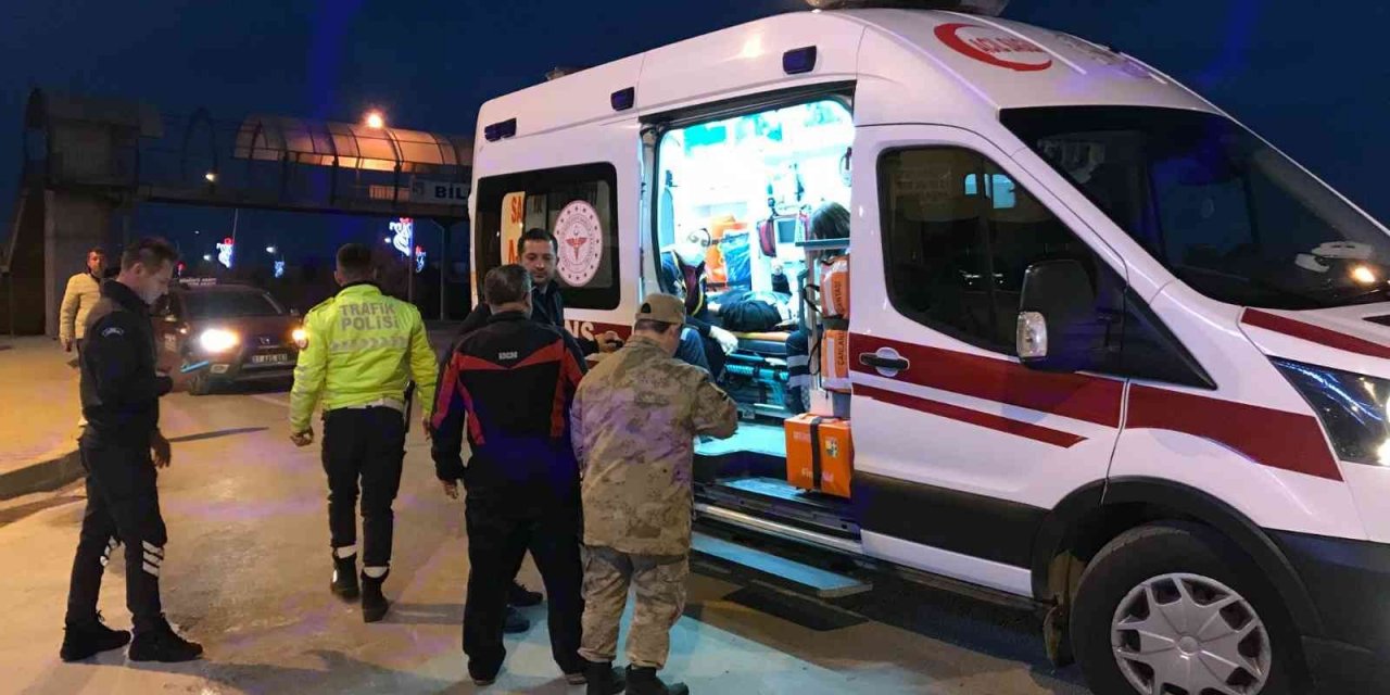 Bilecik’te minibüs ile motosikletin çarpışması sonucu 1 kişi yaralandı