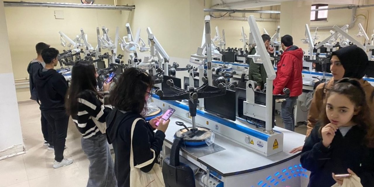 Tercih için üniversiteyi incelediler