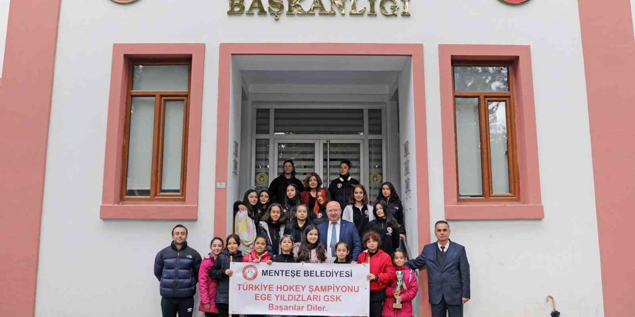 Başkan Gümüş, şampiyon kızları ağırladı