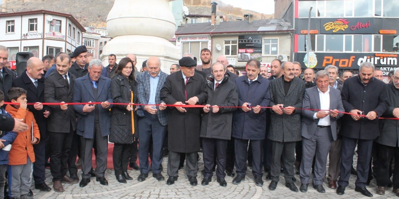 Kentin simgesi Tarihi Bayburt Saat Kulesi’nin restorasyonu tamamlanarak dualarla açılışı yapıldı