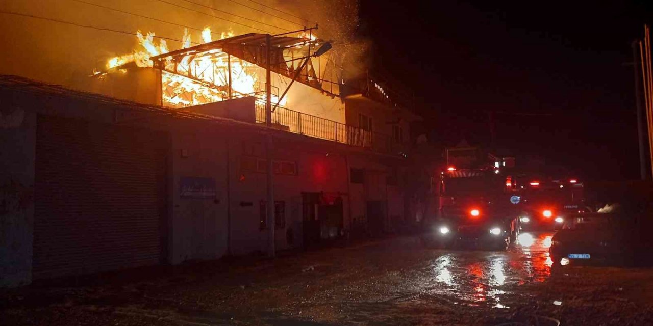 Uşak’ta mobilya atölyesinde yangın