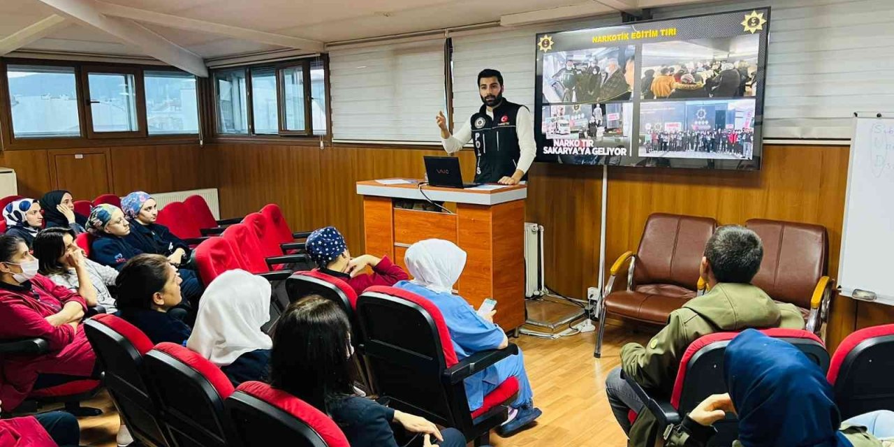 Sultanbeyli’de sağlık çalışanlarına “En İyi Narkotik Polisi Anne” projesi anlatıldı