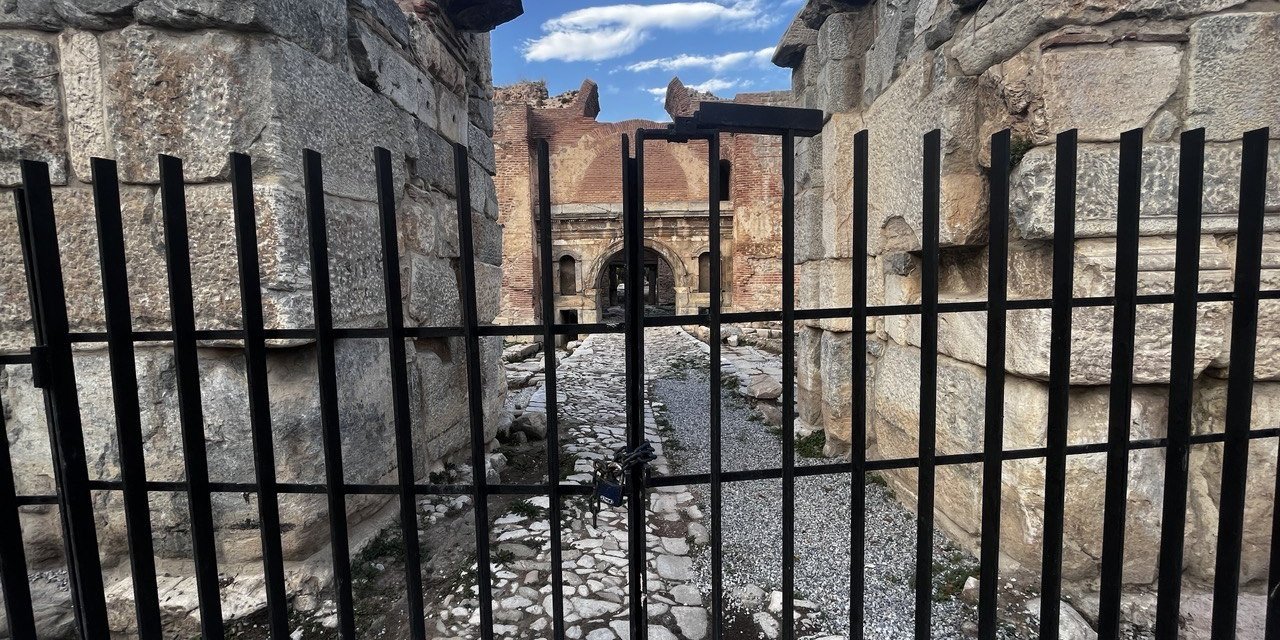 2 bin yıllık İstanbul Kapı’daki mozaik ve taş yol göz kamaştırıyor