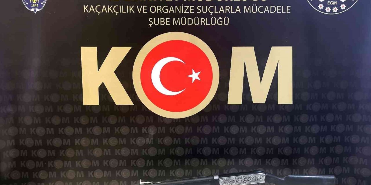 Bilecik’te bir araçta yapılan aramada av tüfeği ve tabanca ele geçirildi