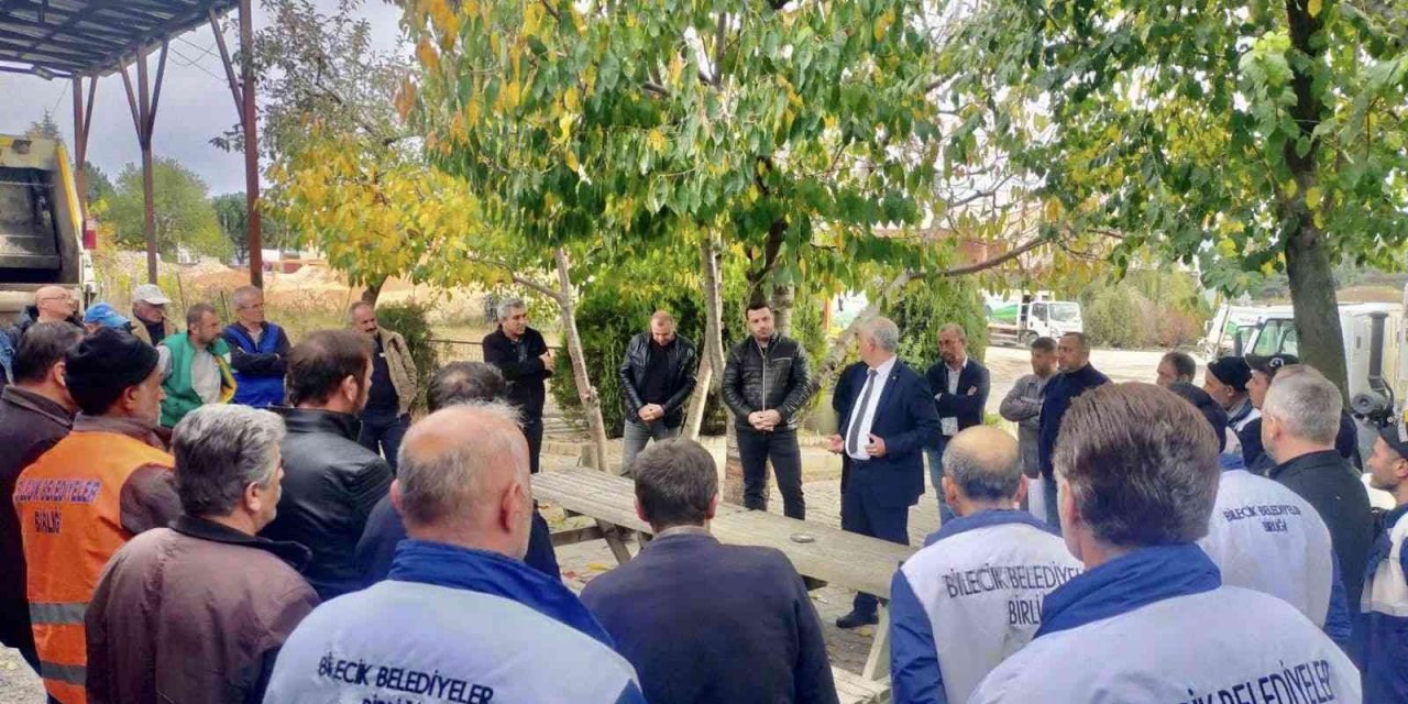 Çöp toplama hizmetini yürüten işçilere teşekkür