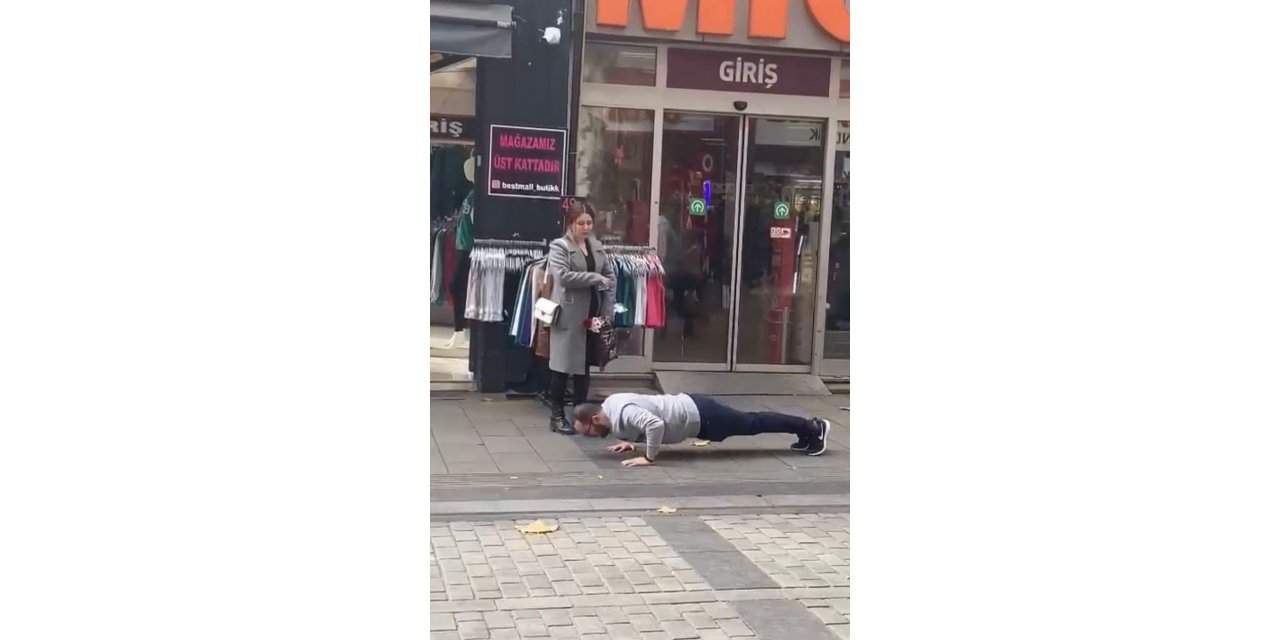 Çarşı ortasında şınav çektirdi