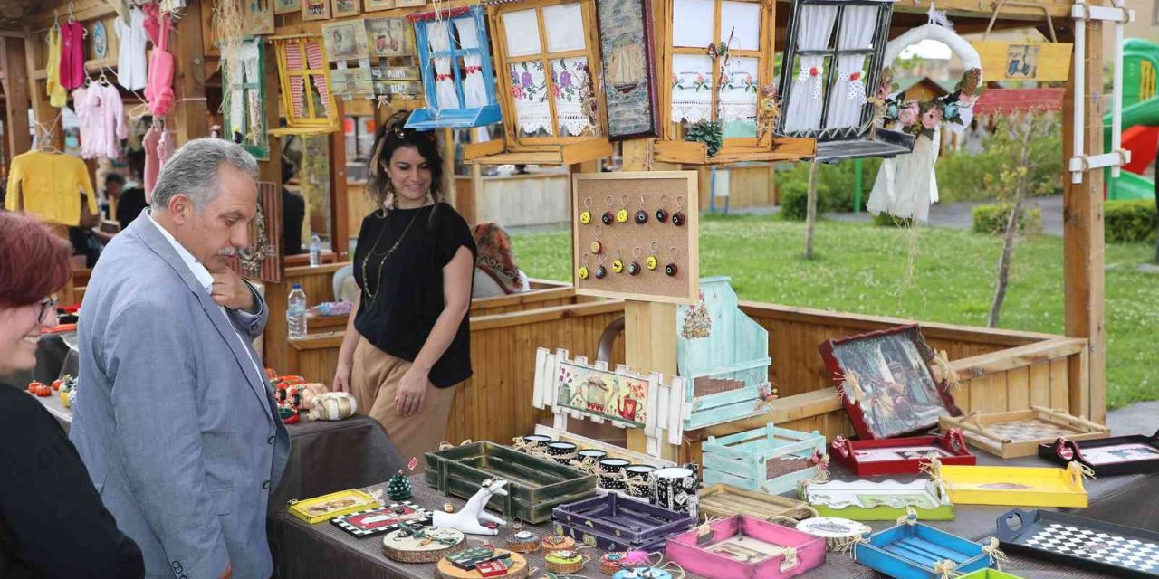 Tarihi meydanda en renkli ‘Pazar’