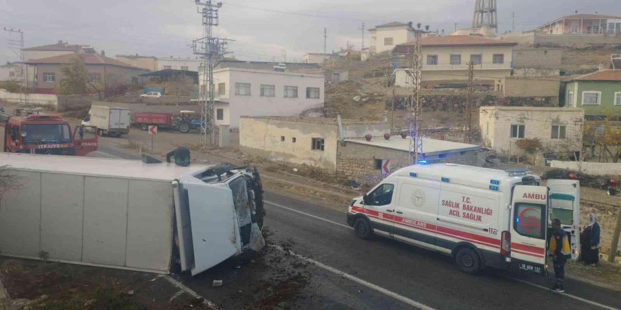 Duvara Çarpan Kamyon Devrildi