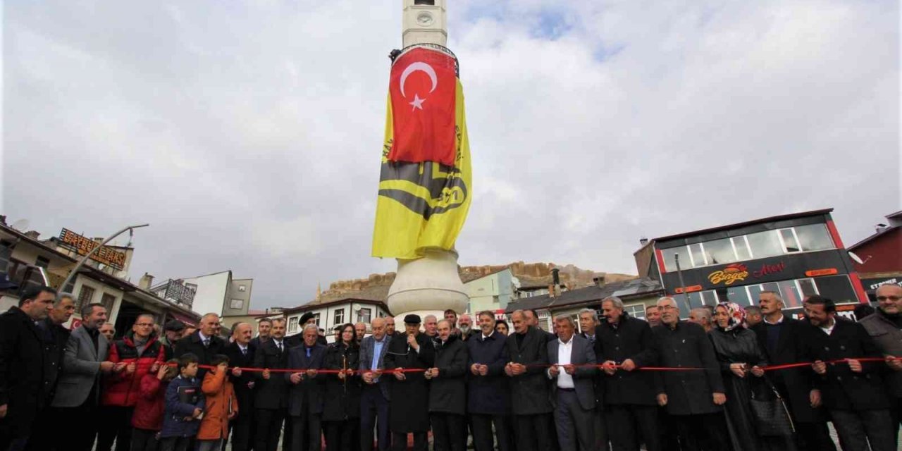 Bayburt’un simgesi Tarihi Saat Kulesi yeni yüzüyle hizmete açıldı