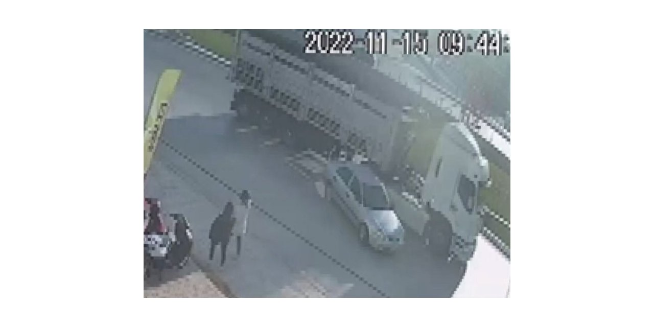 Hastaneden dönen baba kız, tırın altında kalmaktan son anda kurtuldu