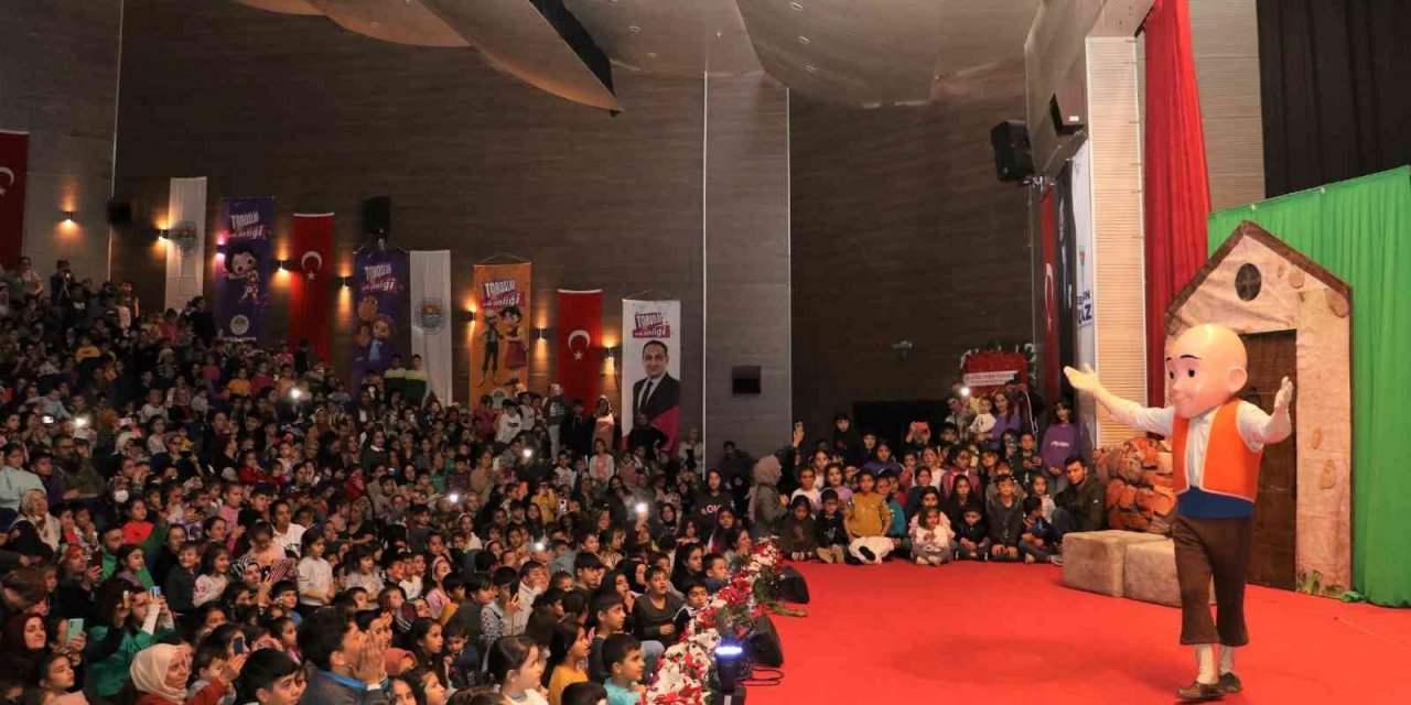 7 günlük tatilin keyfini Toroslar Çocuk Şenliği’nde çıkardılar