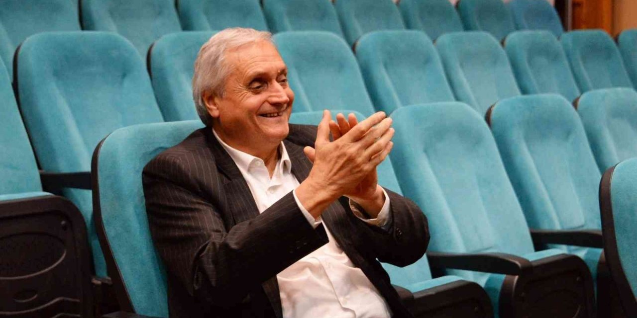 Başkan Bakkalcıoğlu Gençlik Tiyatrosu’nun çalışmalarına katıldı