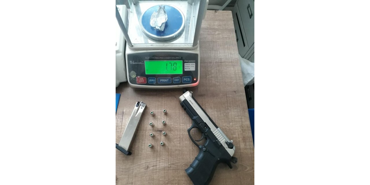 Park Halindeki Araçtan Uyuşturucu ve Tabanca Çıktı