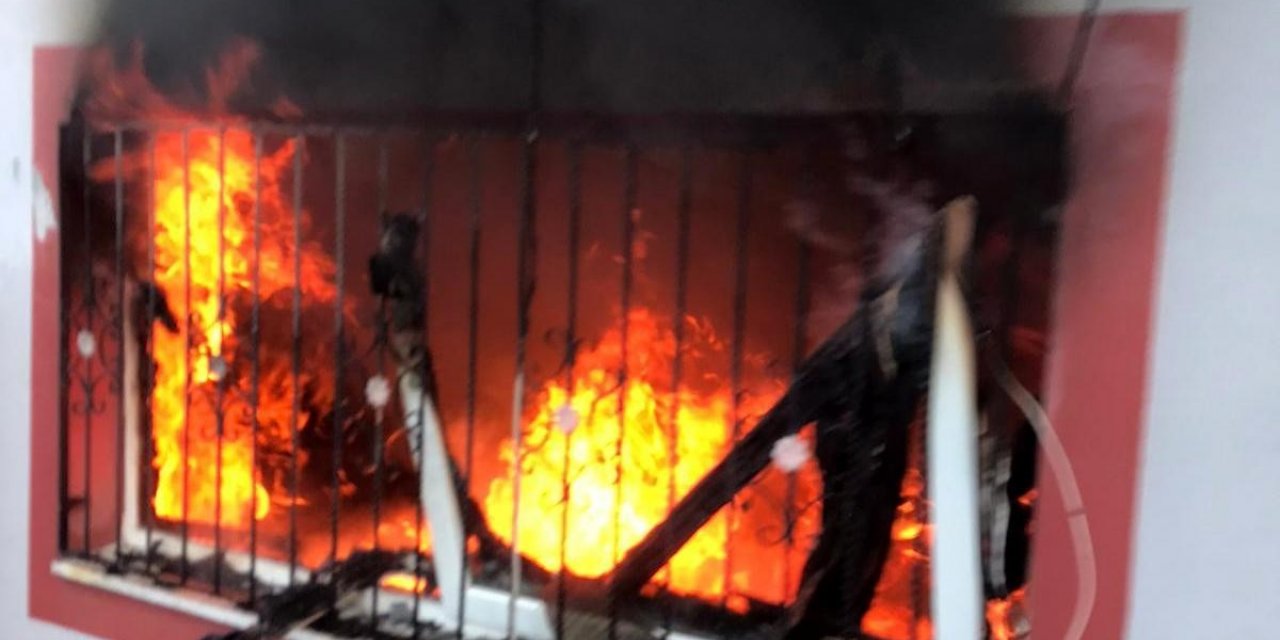 Alevlere teslim olan ev kullanılmaz hale geldi