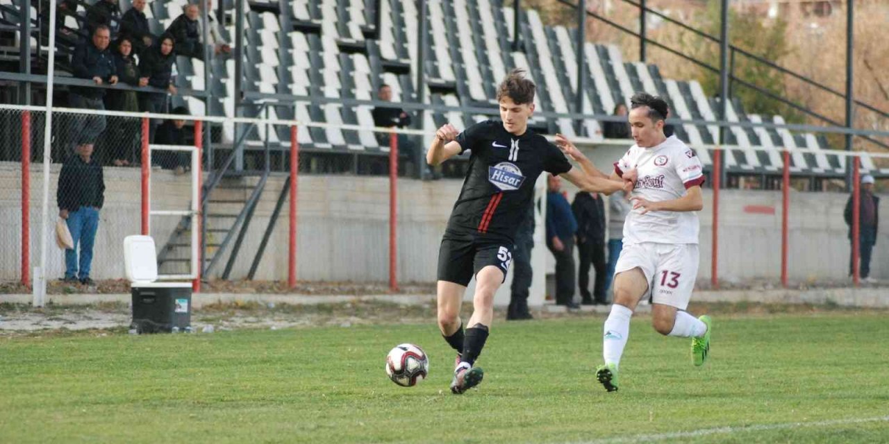 Kırmızı grupta Çal Belediyespor evinde rahat kazandı