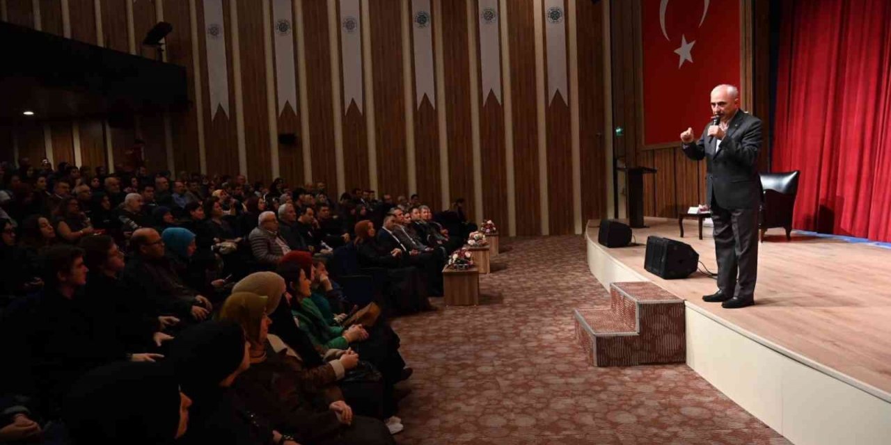 Prof. Dr. Nurullah Genç, Biga’da konferans verdi
