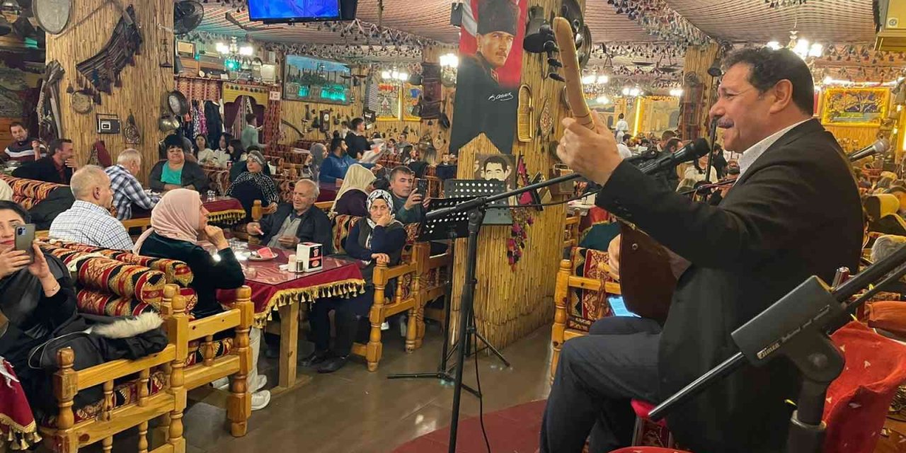 Aşık Maksut Feryadi, Ciğerci Aziz Usta’da sevenleriyle buluştu