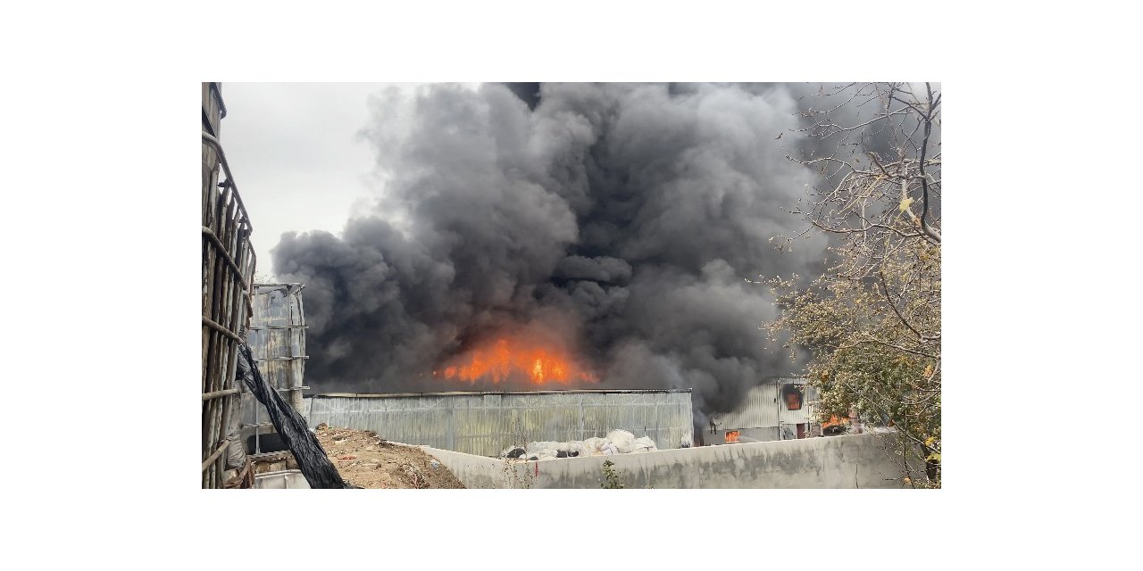 Bursa’da geri dönüşüm deposunda büyük yangın