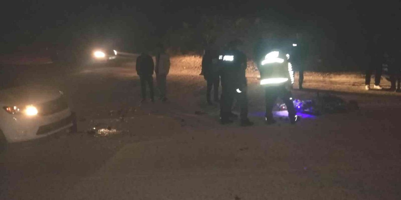 Otomobille motosiklet çarpıştı, sürücüler yaralandı