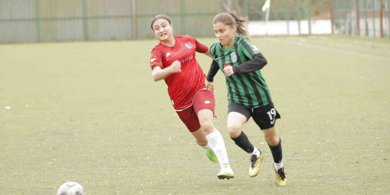 Horozkent’in kızları puan ile dönüyor