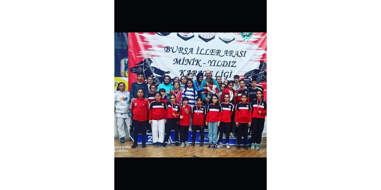 Minik bedenler karate şampiyonasında ter döktü