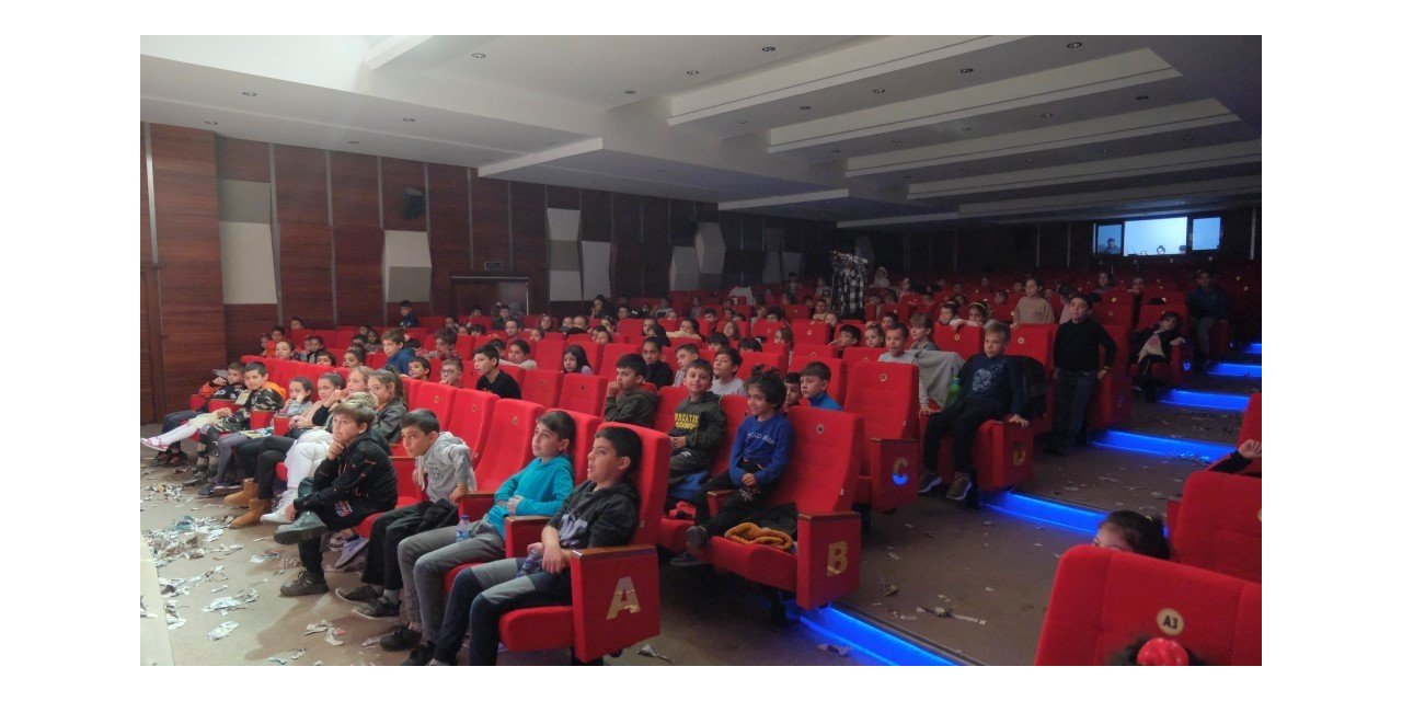 İnegöl Belediyesi çocuk tiyatro gösterileri başladı