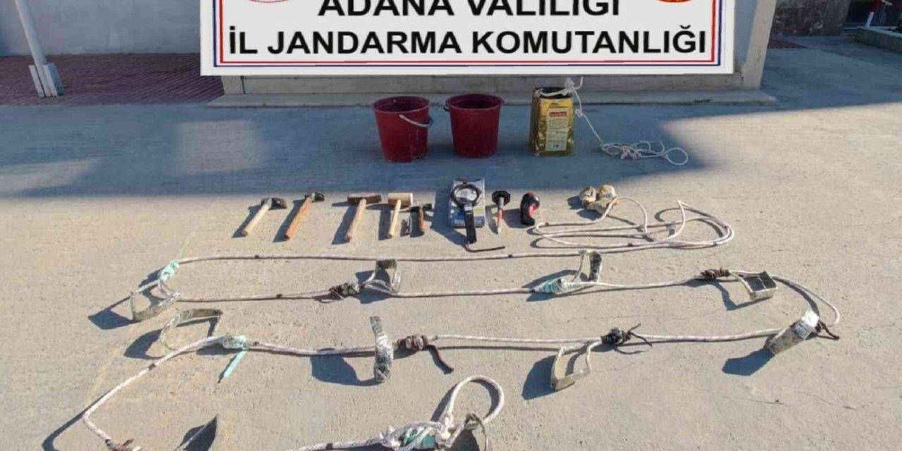 Adana’da kaçak kazı yapan 2 kişi suçüstü yakalandı