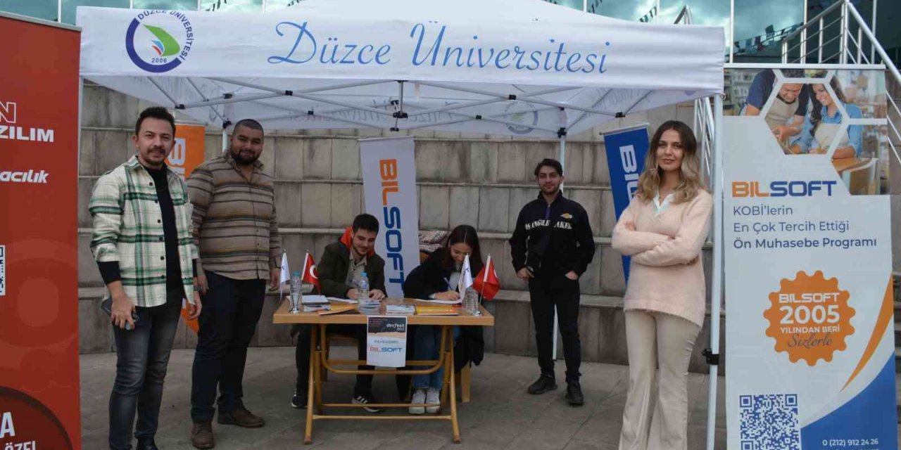 Bilişim sektörünün başarılı temsilcileri DevFest’te öğrencilerle buluştu