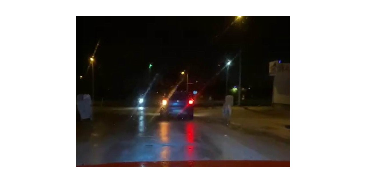 İpe bağlayıp aracın arkasından koşturdukları köpeğe eziyet ettiler