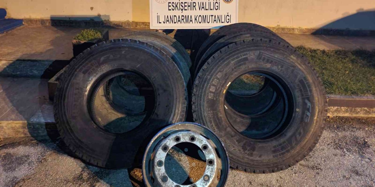 Çalıştığı işletmeye ait kamyon lastiklerini ve jantını satan şüpheli yakalandı