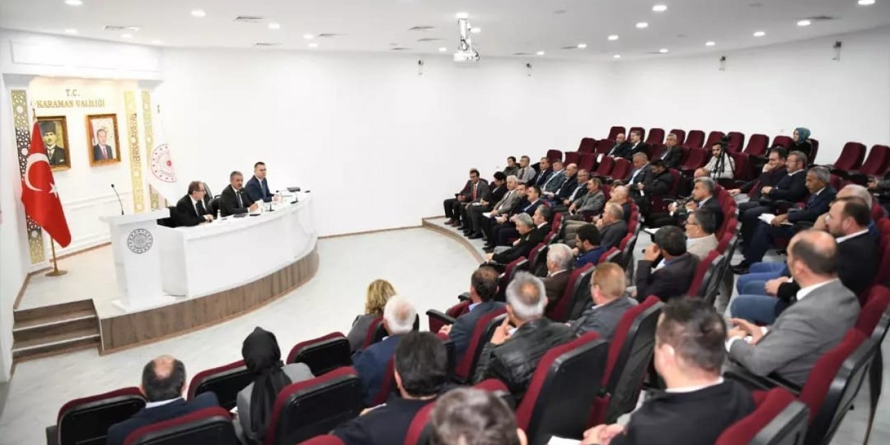 Vali Tuncay Akkoyun, köy muhtarlarını dinledi