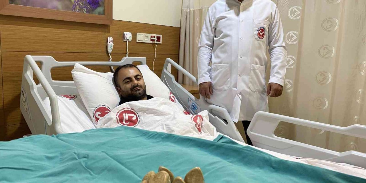 Mesanesinden 550 gram ağırlığında 20 taş çıkarıldı