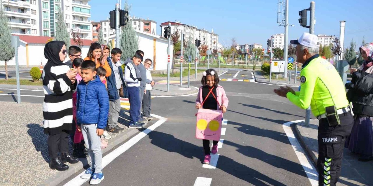 Özel gereksinimli öğrencilere uygulamalı trafik eğitimi