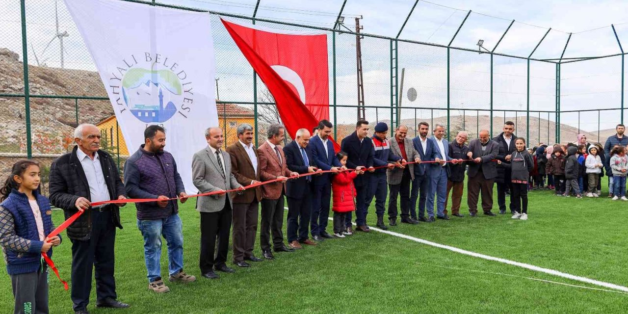 Yahyalı’ya yeni halı saha