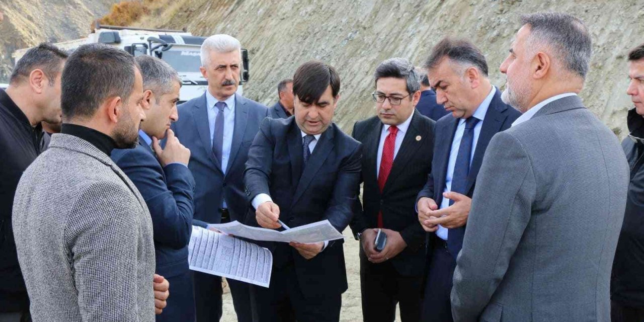 Vali Çağatay, yol çalışmalarını inceledi