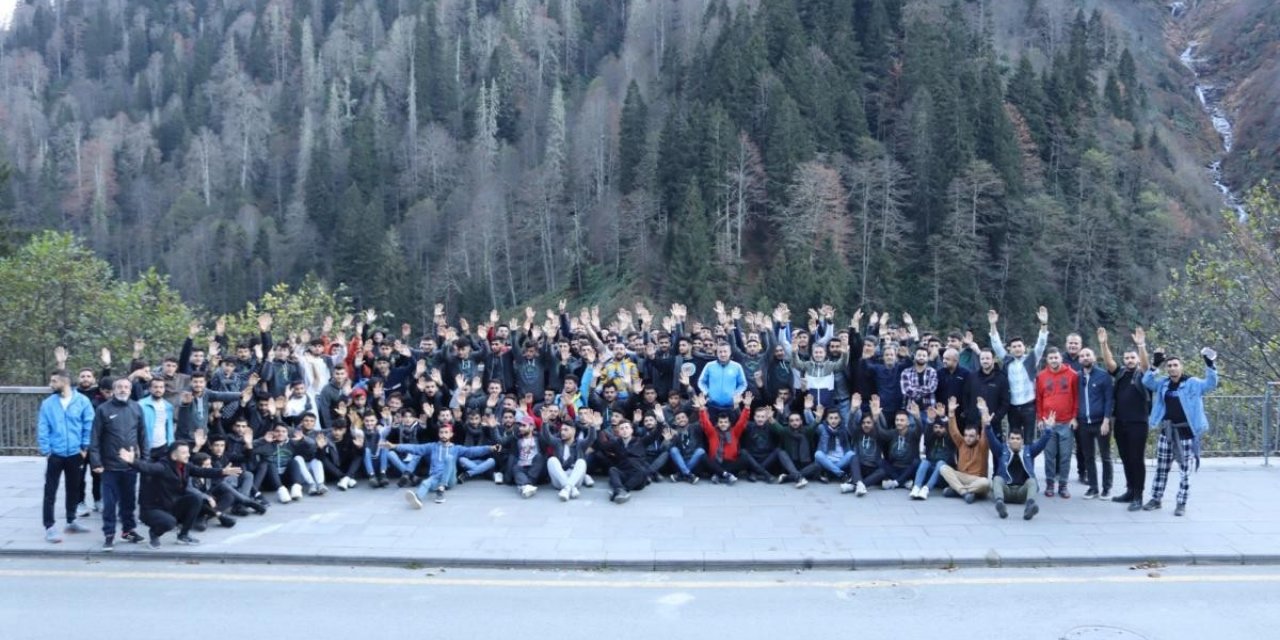 Öğrenciler kampta stres attı