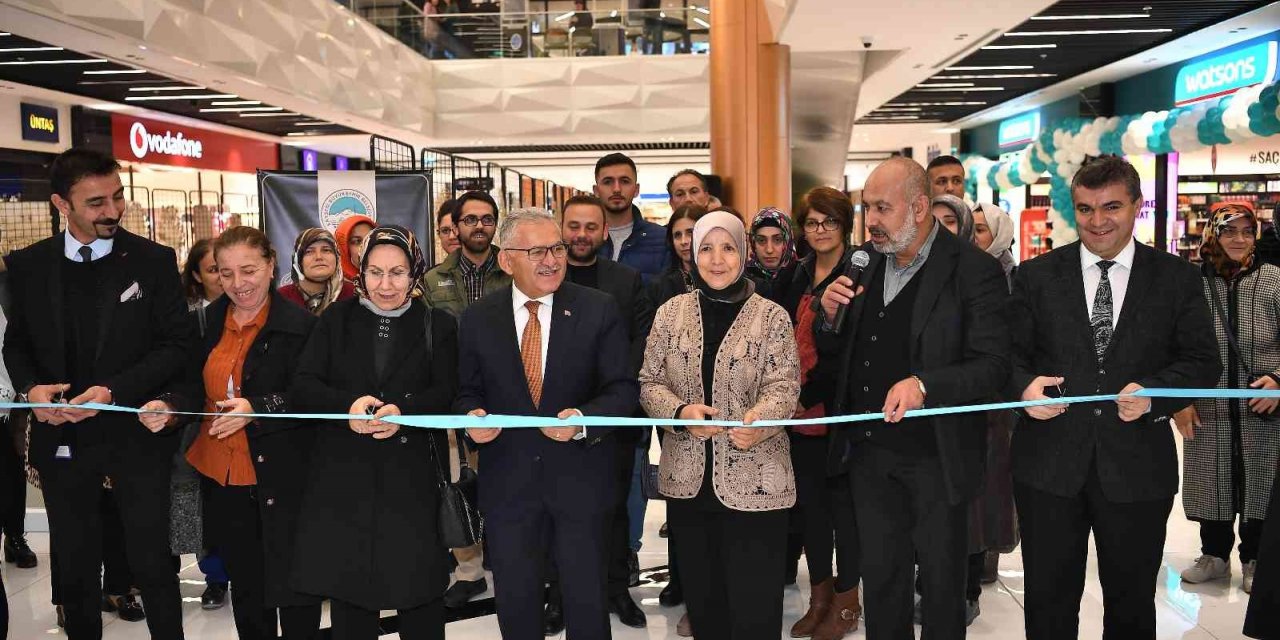 Başkan Büyükkılıç, ‘Dantel Anglez El Sanatları Sergisi’nin açılışını yaptı