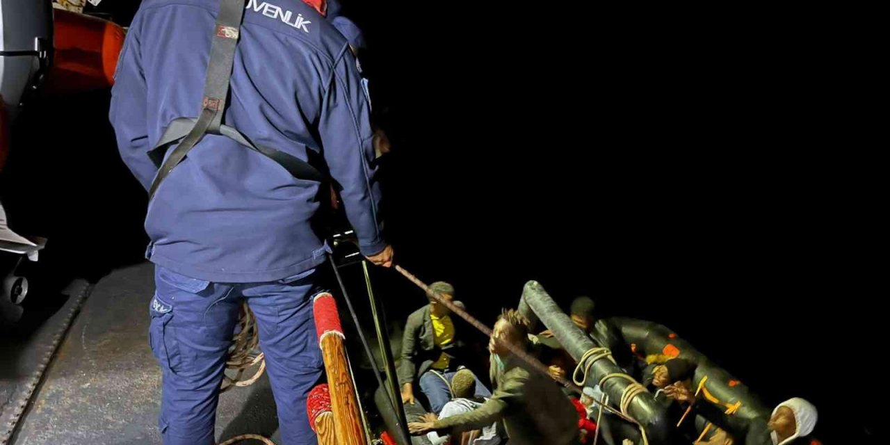 Marmaris’te 15 düzensiz göçmen kurtarıldı