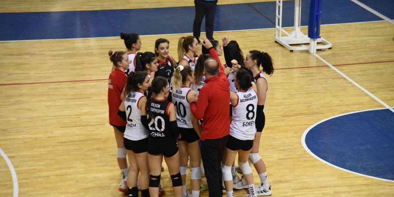 Bilecik Belediye Spor Kadın Voleybol Takımı 3: Tepebaşı Gençlik Spor: 1