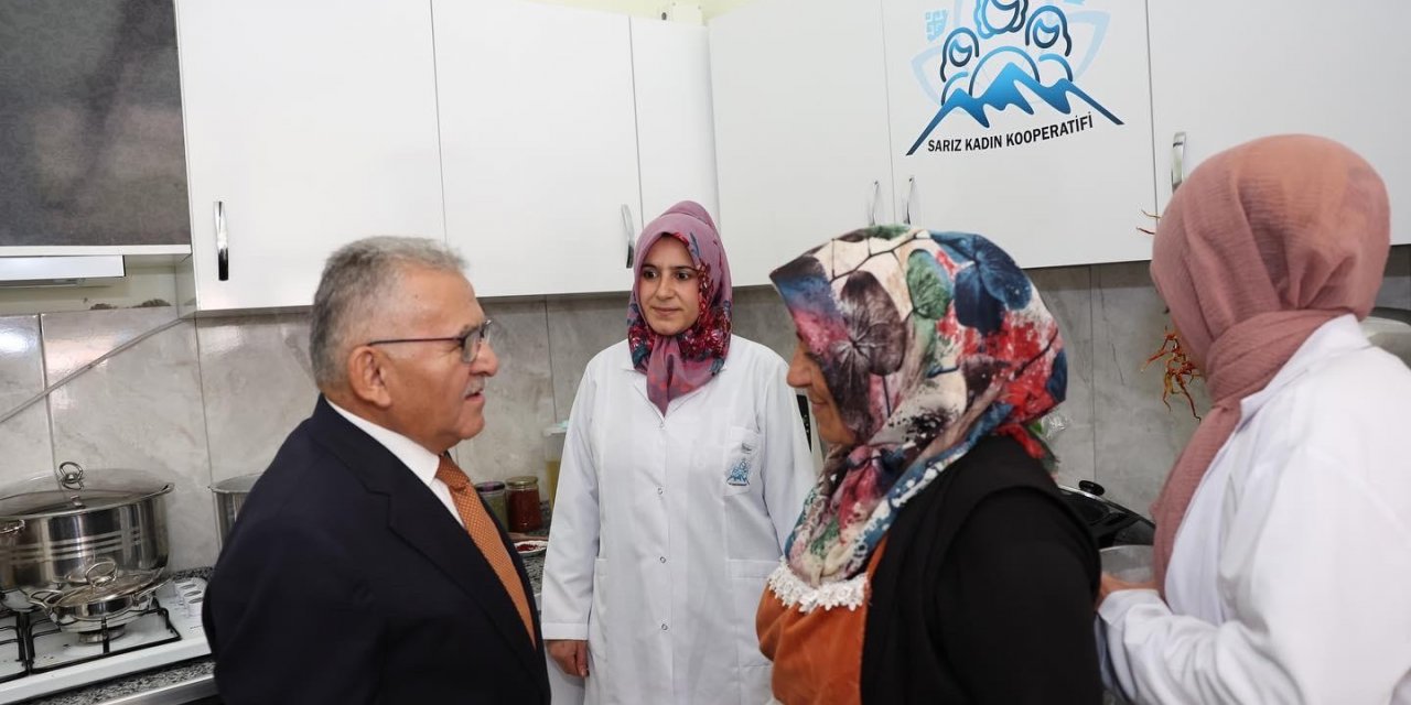 Büyükkılıç, Sarız’da Kadın Kooperatifi’ni ve esnafları ziyaret etti