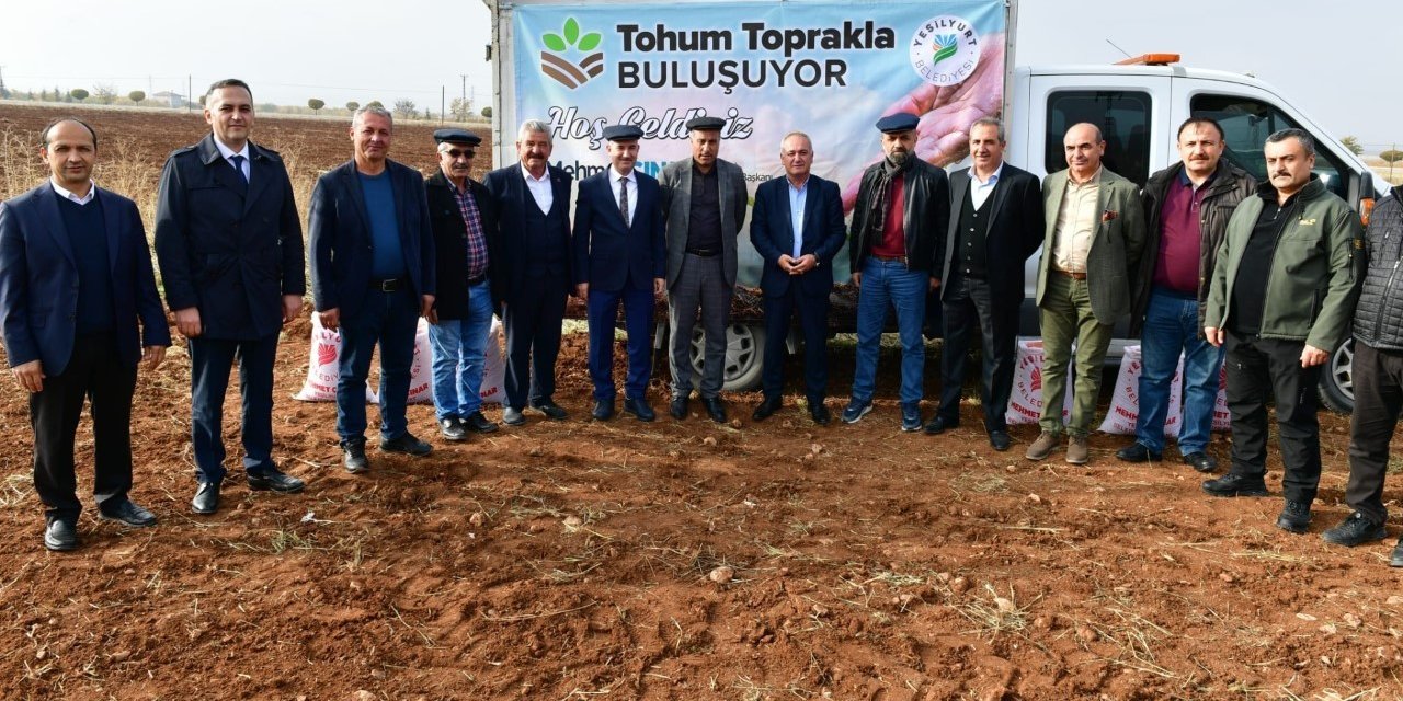 Örnek köye arpa ve buğday tohumu ekildi