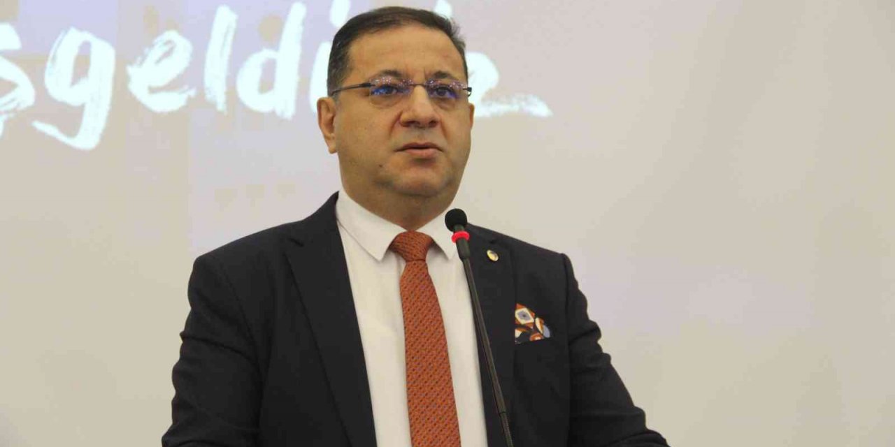 Başkan Eken: “Ben yerimi Zeki Bey’e çiçeklerle teslim edeceğim”