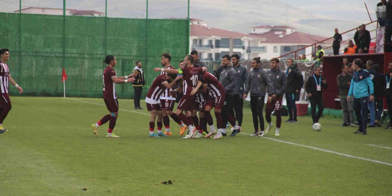 1922 Konyaspor maçında sakatlanan Zeki ve Yiğitcan İstanbul’a götürülmedi