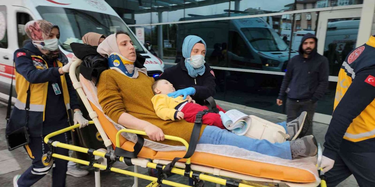 Hastane yolunda takla attılar: “Biri bebek 3 yaralı”