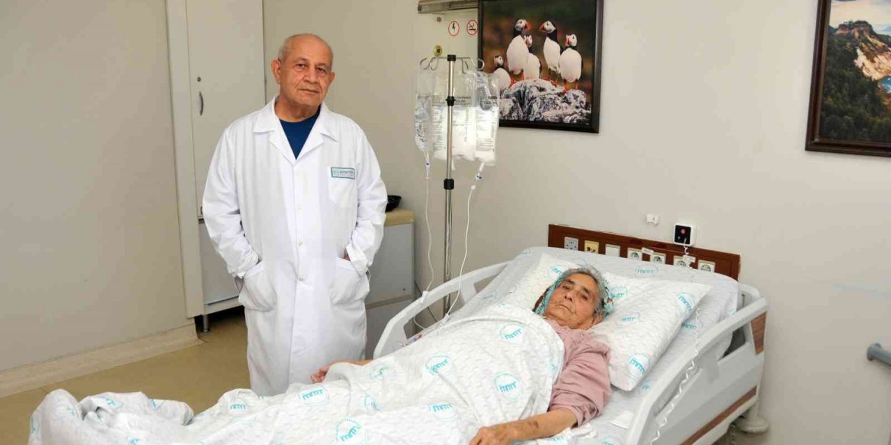 Cerrah bile şaşırdı: Safra kesesi taşı kendine yol açıp bağırsağı tıkadı