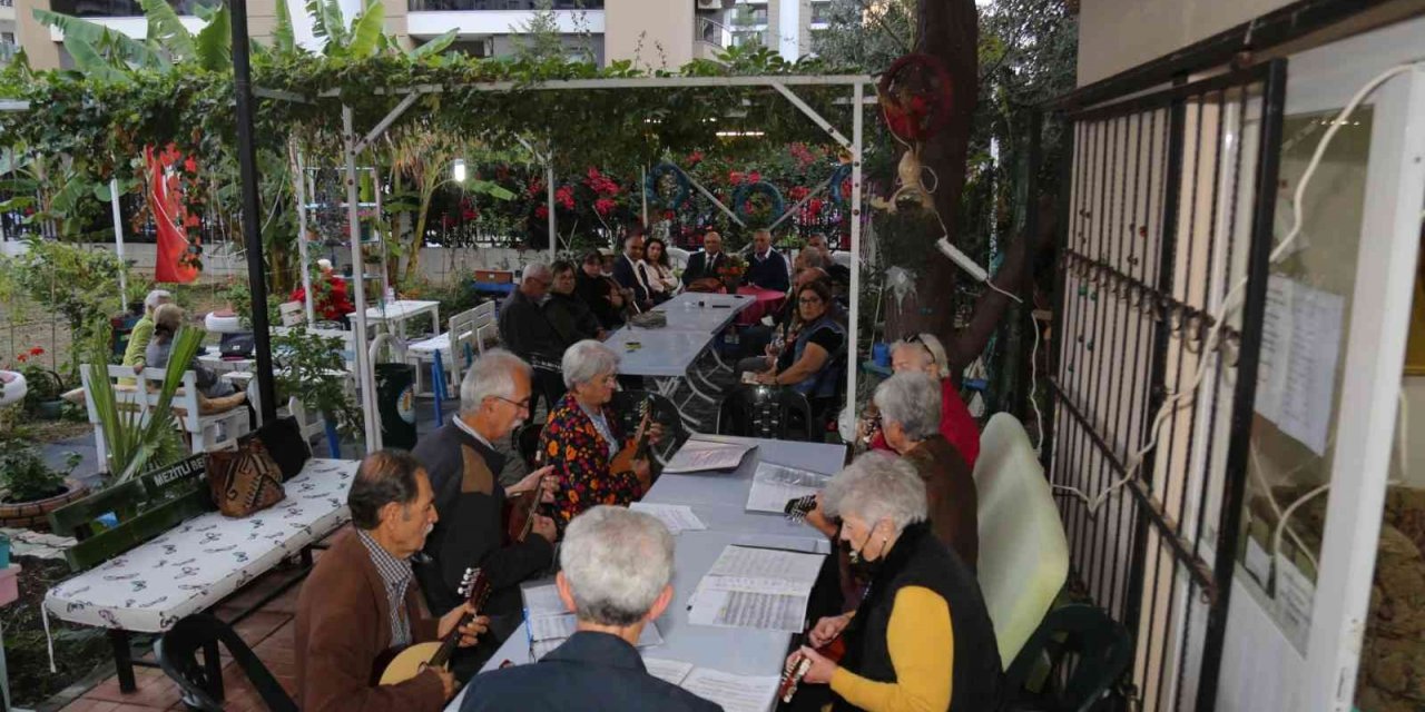 Mezitli Belediyesi okuma evi vatandaşların uğrak noktası oldu