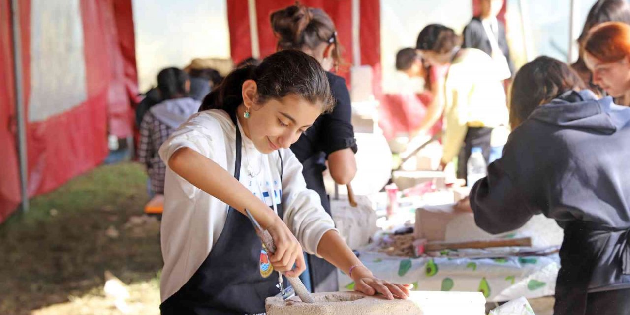 Öğrenciler taş heykel sempozyumunda deneyim kazandı